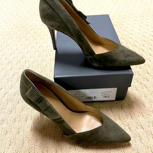 Camo green suede pump with side bow ann taylor